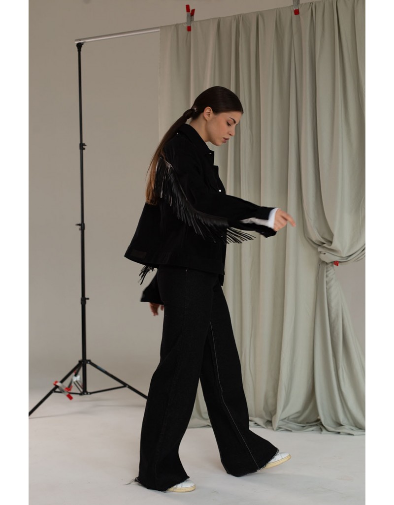 Куртка oversize в черном дениме с кожаной бахромой Куртка oversize в черном дениме с кожаной бахромой
