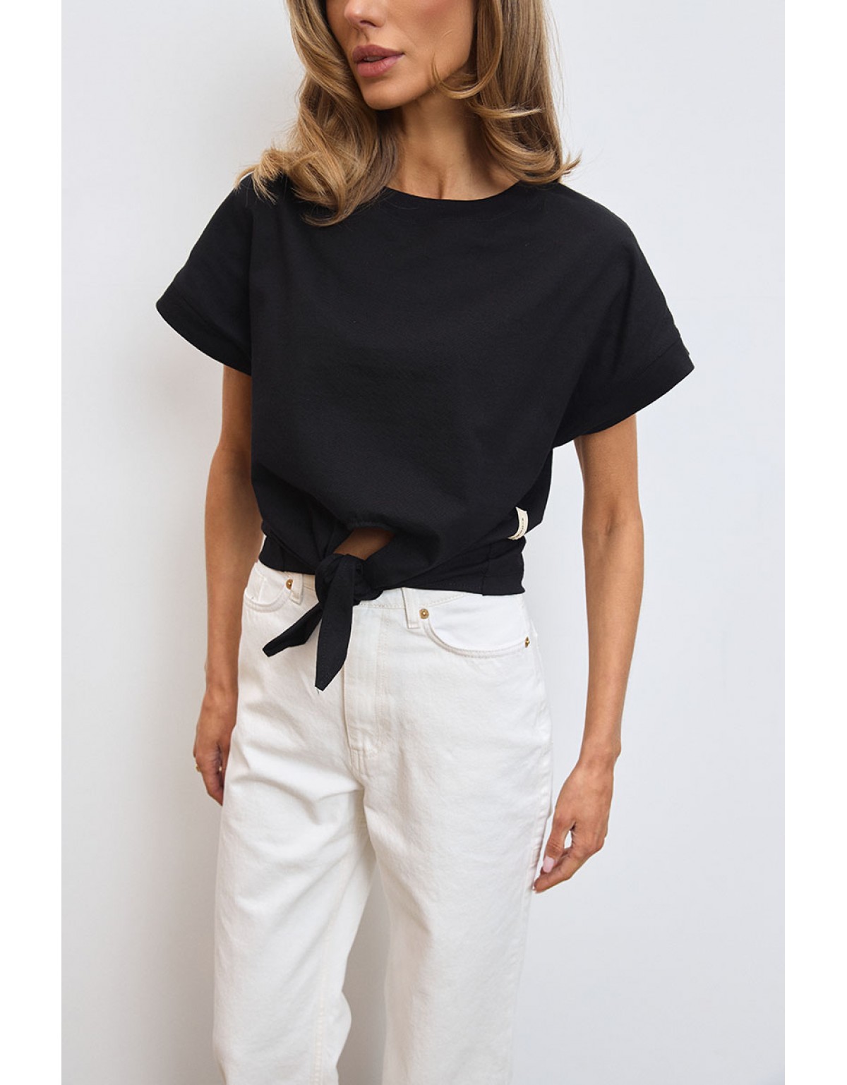 Футболка з вузлом чорна